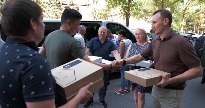 Благодійна організація родини Табалових передала 27 FPV-дронів для військових частин територіальної оборони Одеської області.