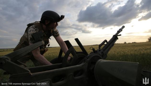 На передовій відбулось 121 збройне зіткнення, з яких близько 25% мали місце на Куп'янському та Покровському напрямках.