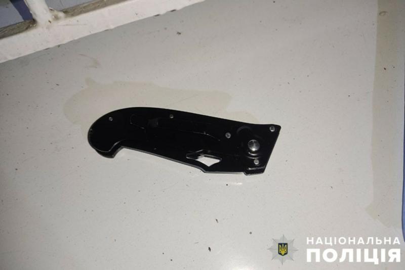 У Києві правоохоронці затримали колишнього працівника ресторану, який вчинив збройний напад на свою колишню робоче місце.