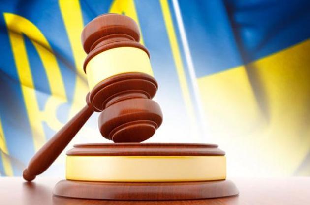 У Буковині працівника правоохоронних органів було засуджено за регулярне отримання хабарів та незаконне володіння боєприпасами - повідомляє Українська газета Час.