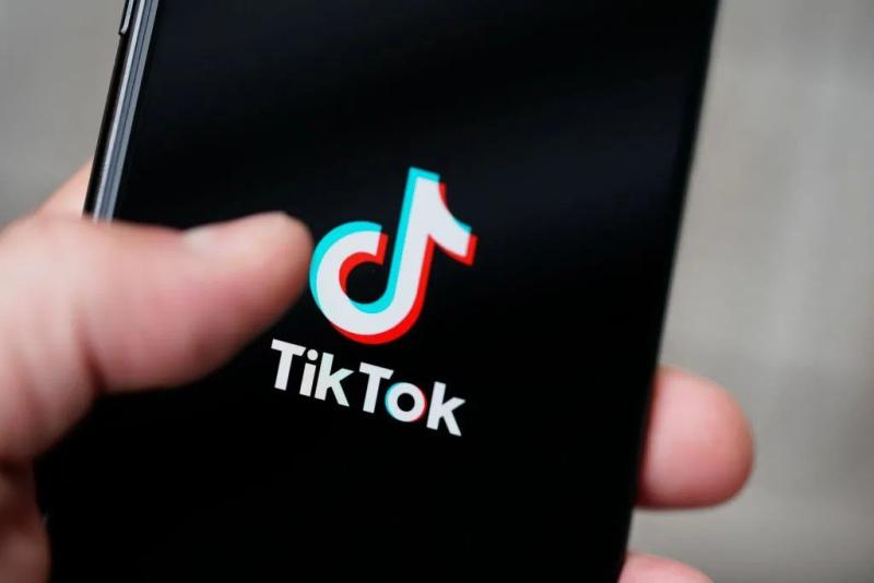 Завдяки новому тренду в TikTok, магазини зазнають мільярдних втрат: що стало причиною?