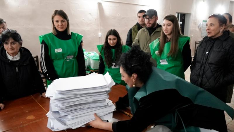 Грузії необхідно виправити недоліки та відновити довіру громадян перед парламентськими виборами, - йдеться в заяві Європейського Союзу.