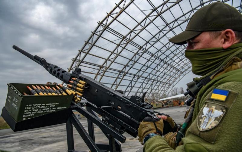 У численних регіонах України було оголошено тривогу у зв'язку з нападом кількох груп безпілотних літальних апаратів.