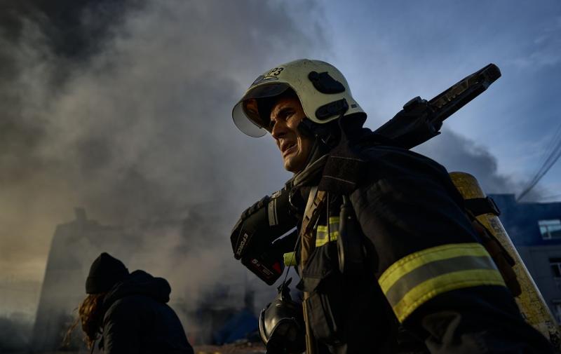 У Харкові лунали вибухи, а військові випустили попередження про можливість застосування КАБ.