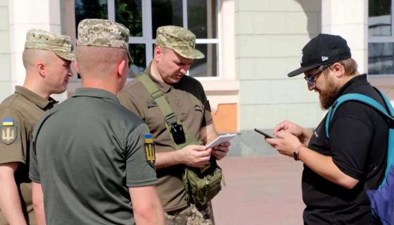 Влада не має єдиного підходу до інформаційної політики, яка б сприяла створенню позитивного іміджу мобілізаційних заходів, згідно з дослідженням ІМІ.